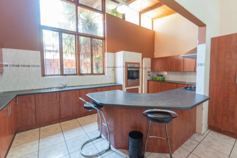 8 Bedroom Property for Sale in Summerstrand Eastern Cape